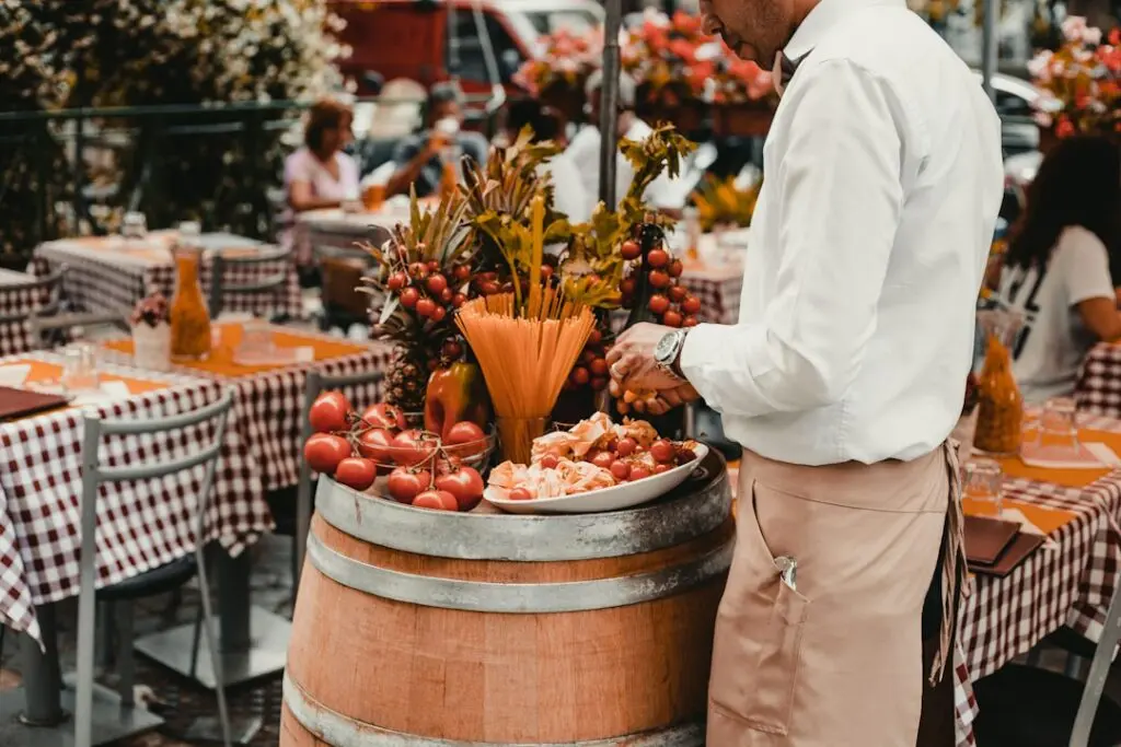 Tavoli all'aperto di un ristorante italiano