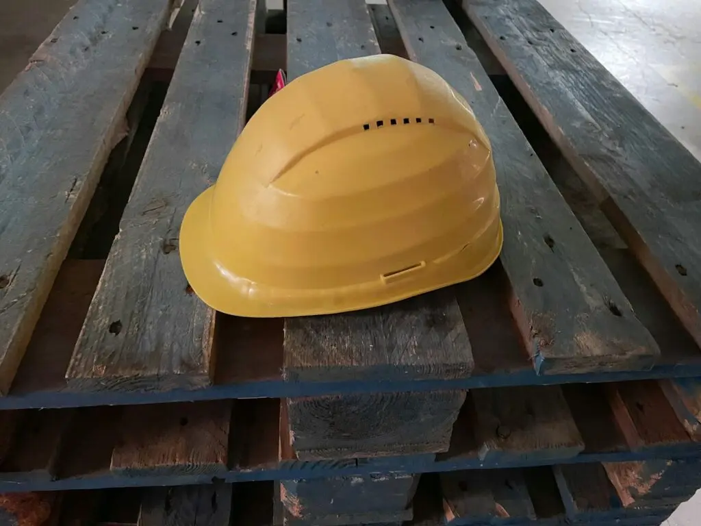 Casco di sicurezza: adempimenti e sicurezza sul lavoro