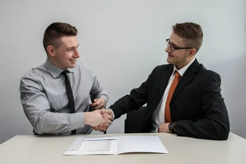 Incontro tra un consulente AICAST e un imprenditore